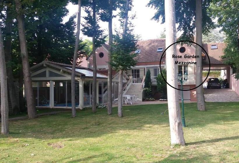 ベッドアンドブレックファースト Rose Garden Mezzanine