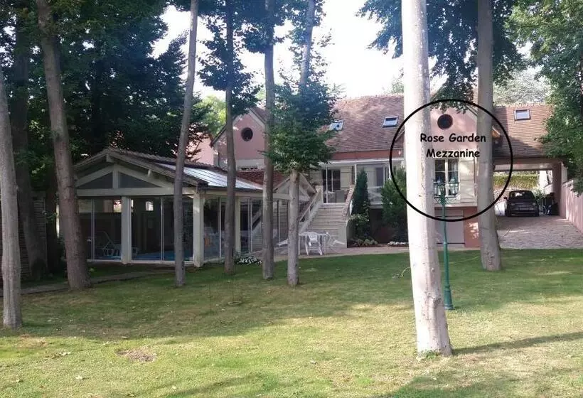 Aamiaismajoitus (B&B) Rose Garden Mezzanine