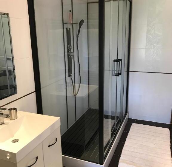 ベッドアンドブレックファースト Rose Garden Mezzanine