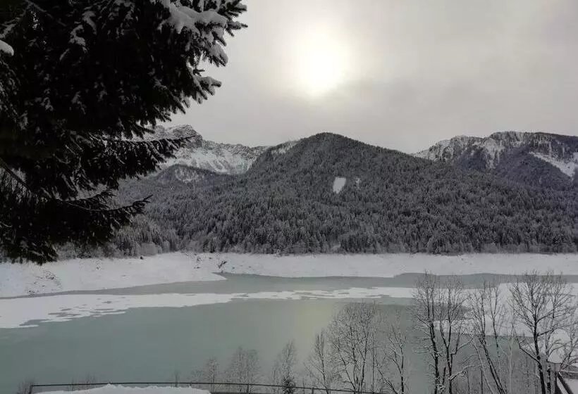 Elison On The Lake B&b