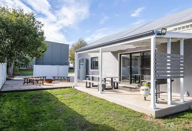 Mcnamara Lane Large Cbd Home Freshly Renovated 7 Smart Tv S Sleeps 11