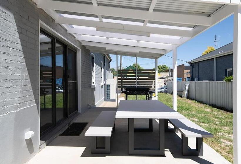 Mcnamara Lane Large Cbd Home Freshly Renovated 7 Smart Tv S Sleeps 11