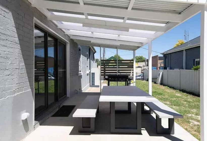 Mcnamara Lane Large Cbd Home Freshly Renovated 7 Smart Tv S Sleeps 11