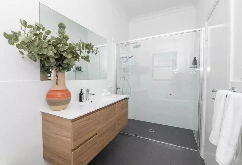 Mcnamara Lane Large Cbd Home Freshly Renovated 7 Smart Tv S Sleeps 11