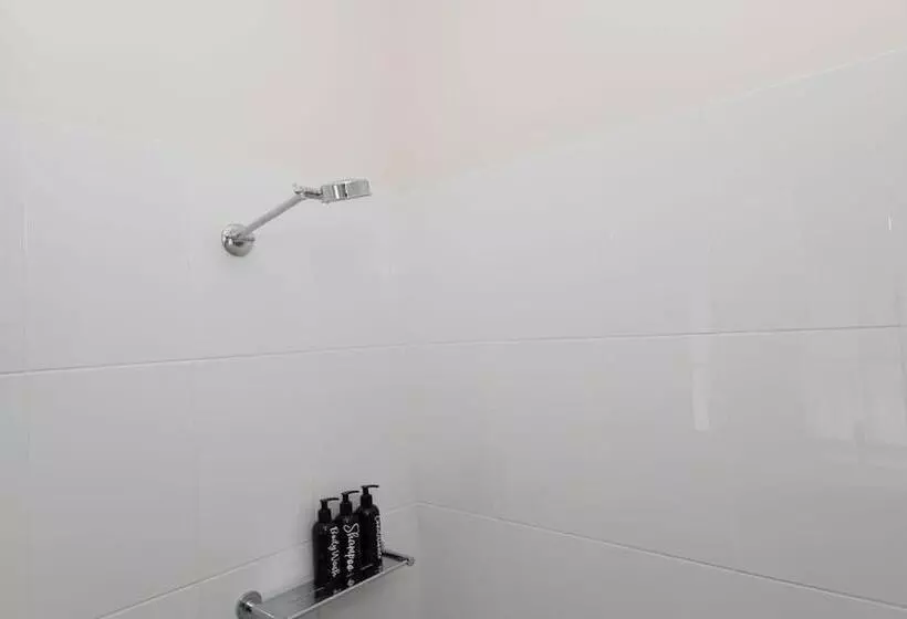 Mcnamara Lane Large Cbd Home Freshly Renovated 7 Smart Tv S Sleeps 11