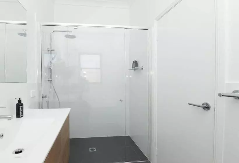 Mcnamara Lane Large Cbd Home Freshly Renovated 7 Smart Tv S Sleeps 11