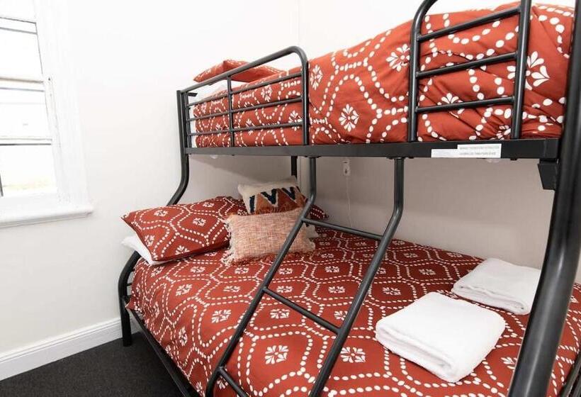 Mcnamara Lane Large Cbd Home Freshly Renovated 7 Smart Tv S Sleeps 11