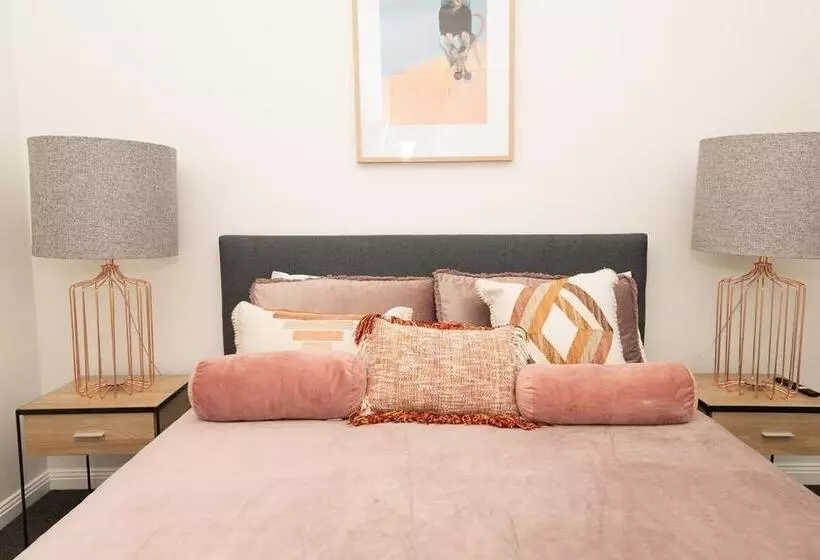 Mcnamara Lane Large Cbd Home Freshly Renovated 7 Smart Tv S Sleeps 11