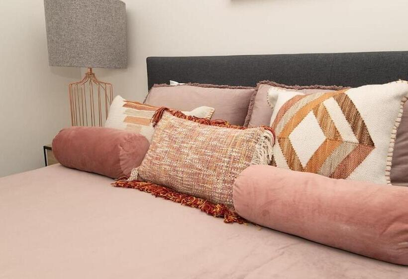 Mcnamara Lane Large Cbd Home Freshly Renovated 7 Smart Tv S Sleeps 11