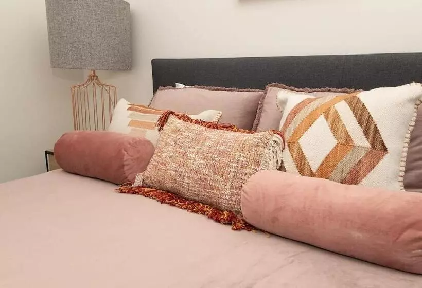 Mcnamara Lane Large Cbd Home Freshly Renovated 7 Smart Tv S Sleeps 11