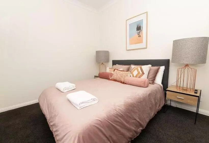 Mcnamara Lane Large Cbd Home Freshly Renovated 7 Smart Tv S Sleeps 11