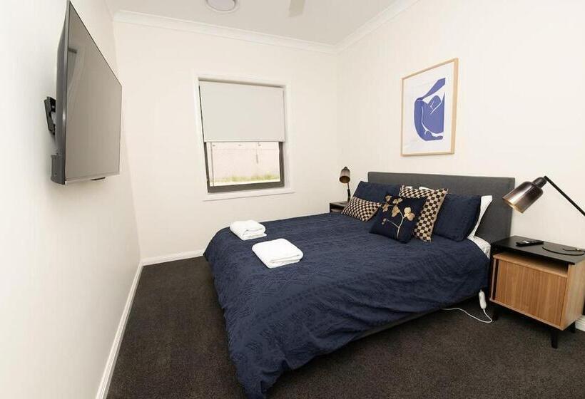 Mcnamara Lane Large Cbd Home Freshly Renovated 7 Smart Tv S Sleeps 11
