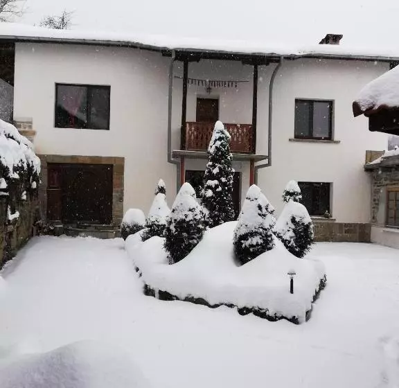 ペンション къща за гости чичарите