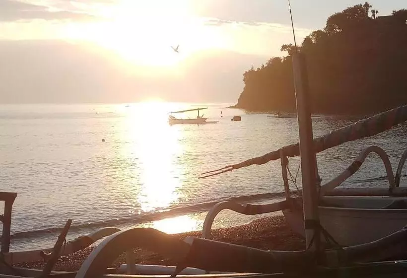 Retkeilymaja Jemeluk Beach Bungalows