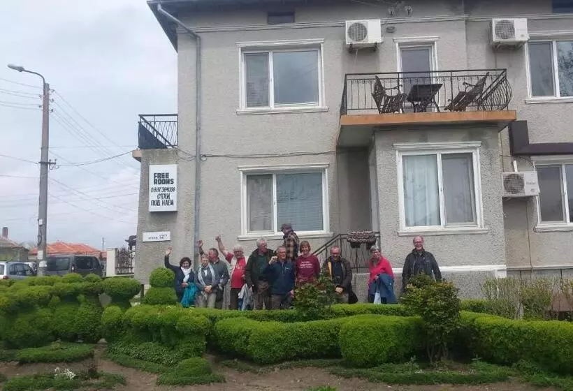 ペンション къща за гости черната роза