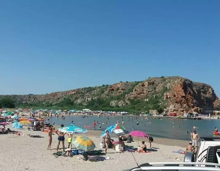 ペンション къща за гости черната роза