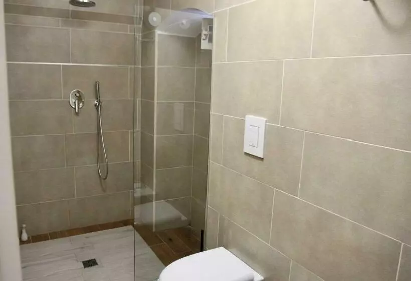 تختخواب و صبحانه La Stanza