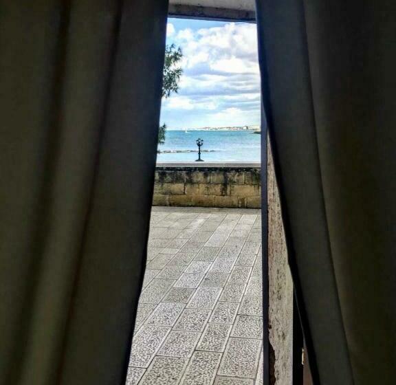 تختخواب و صبحانه La Stanza