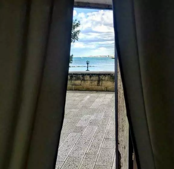 تختخواب و صبحانه La Stanza