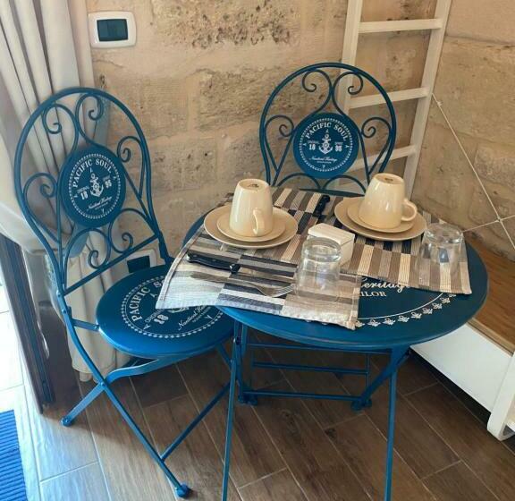 تختخواب و صبحانه La Stanza