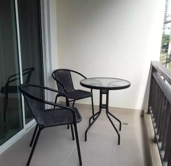 Jomtien Beach Penthouses Condo