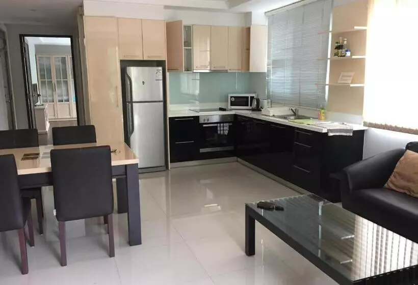 Jomtien Beach Penthouses Condo