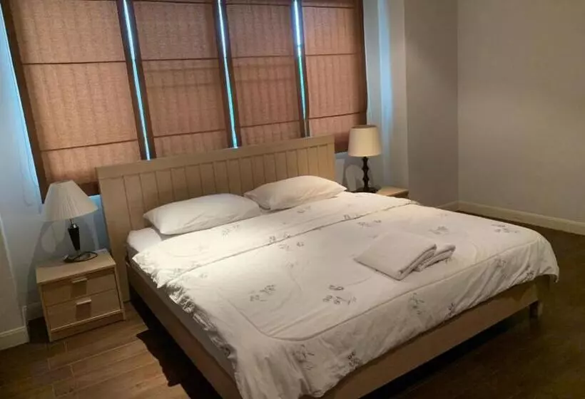 Jomtien Beach Penthouses Condo