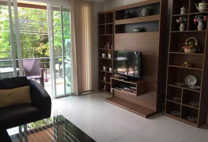 Jomtien Beach Penthouses Condo