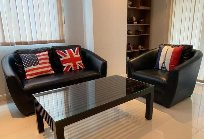 Jomtien Beach Penthouses Condo