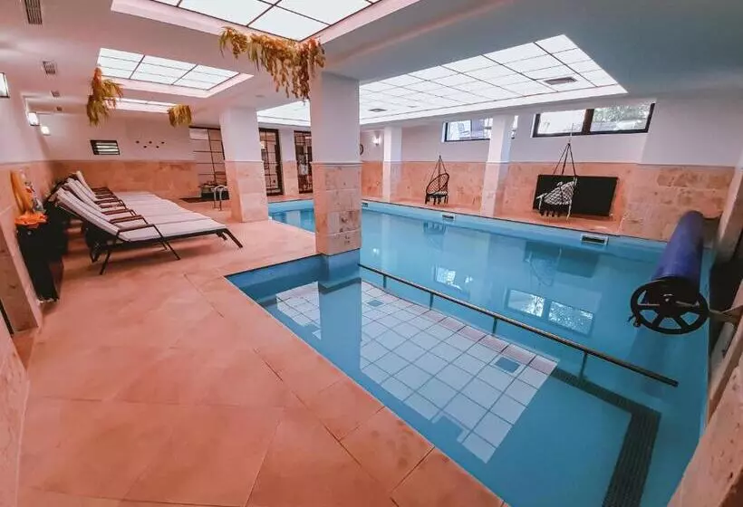 Lusi Holiday, смолянски езера