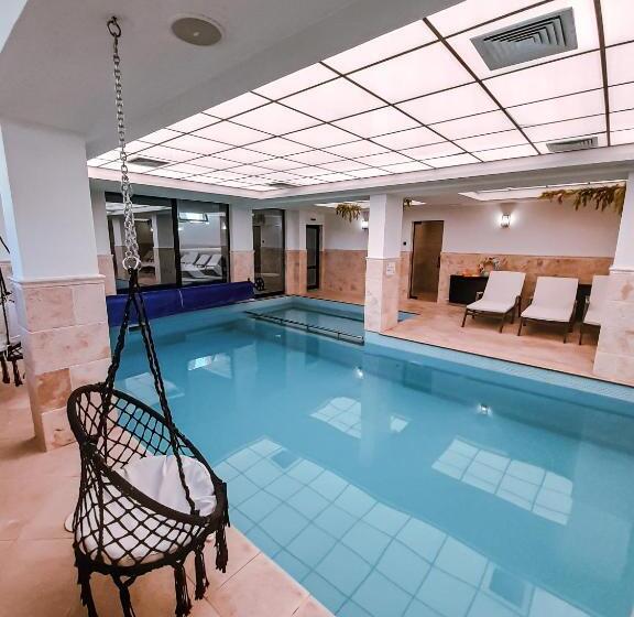 Lusi Holiday, смолянски езера