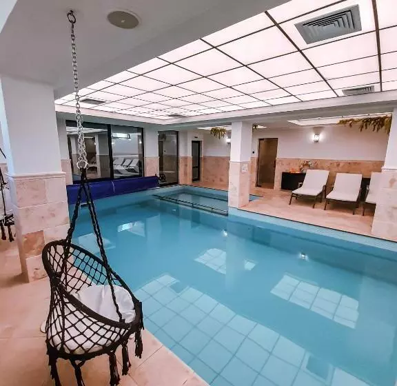 Lusi Holiday, смолянски езера