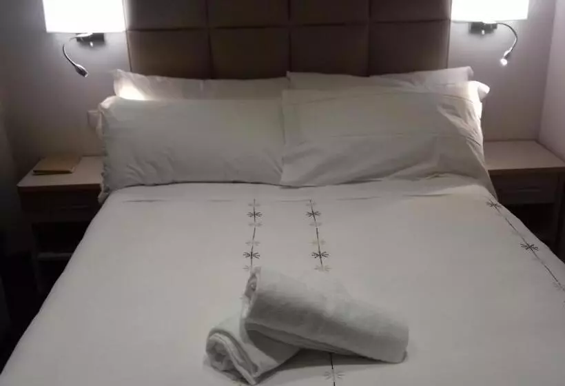 Majatalo Les Chambres De La Place