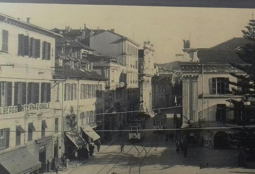 ペンション Les Chambres De La Place