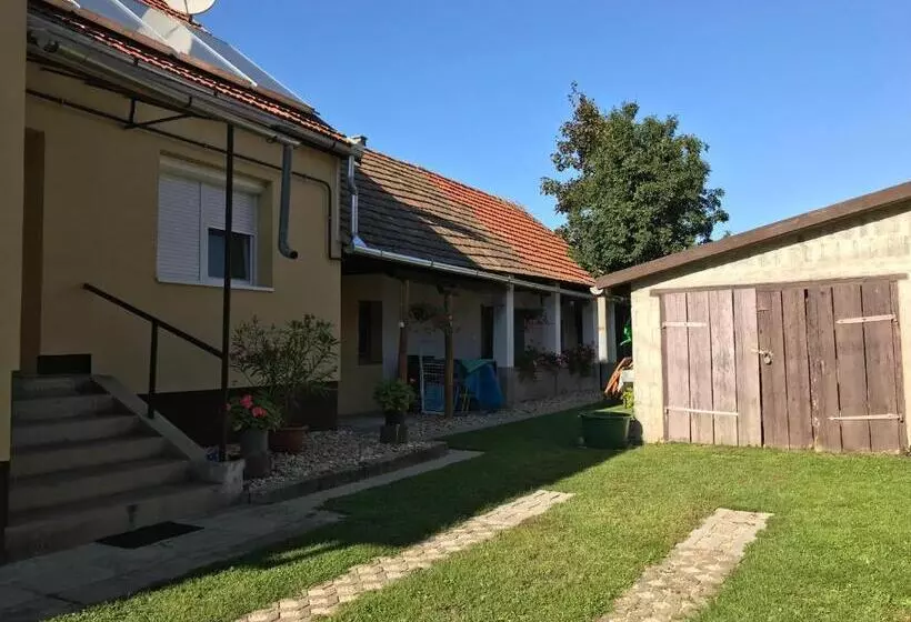 ペンション Rózsa Vendégház