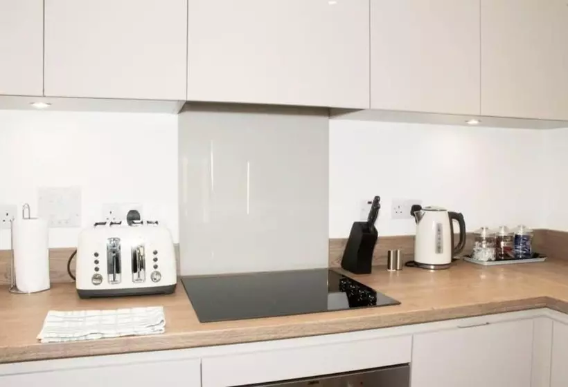 Tms Beautiful 2br Apartment! Ensuite! Lakeside