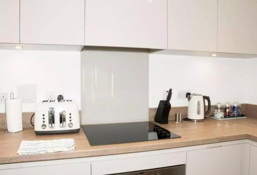 Tms Beautiful 2br Apartment! Ensuite! Lakeside