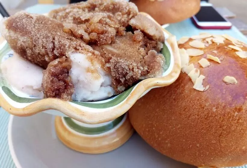 تختخواب و صبحانه Lunacalanti