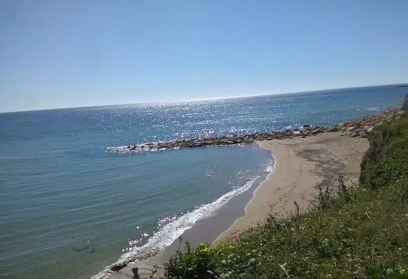 تختخواب و صبحانه Lunacalanti