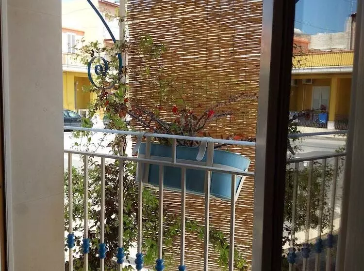 تختخواب و صبحانه Lunacalanti