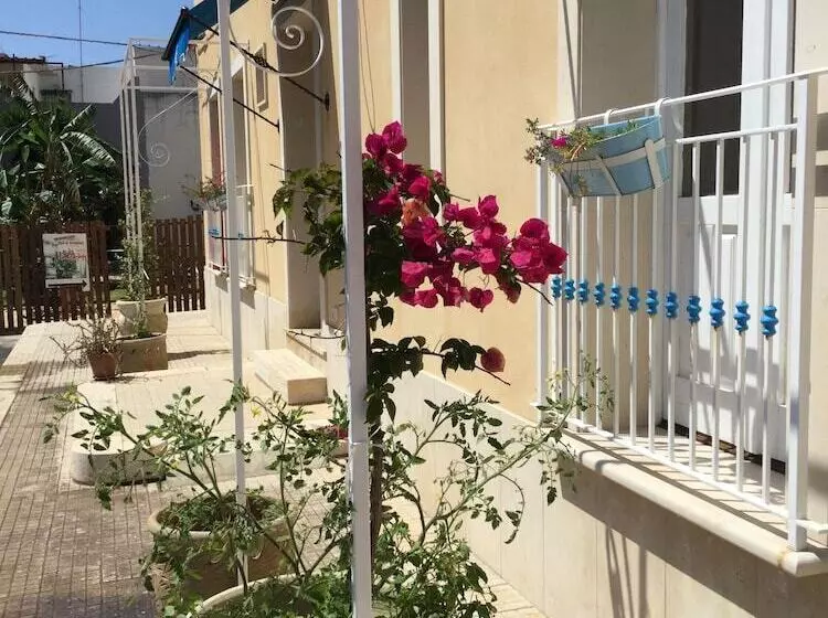 تختخواب و صبحانه Lunacalanti