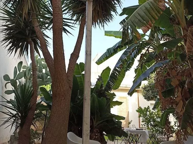 تختخواب و صبحانه Lunacalanti