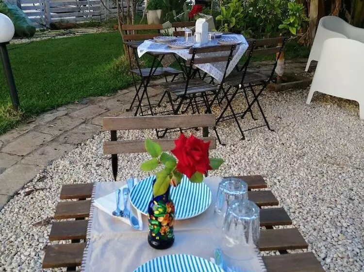 تختخواب و صبحانه Lunacalanti