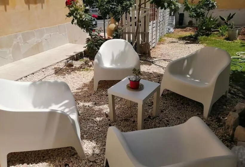 تختخواب و صبحانه Lunacalanti