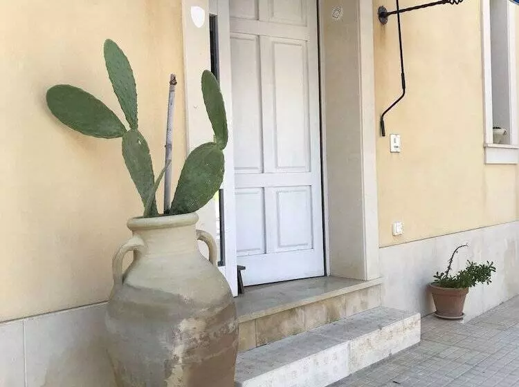 تختخواب و صبحانه Lunacalanti