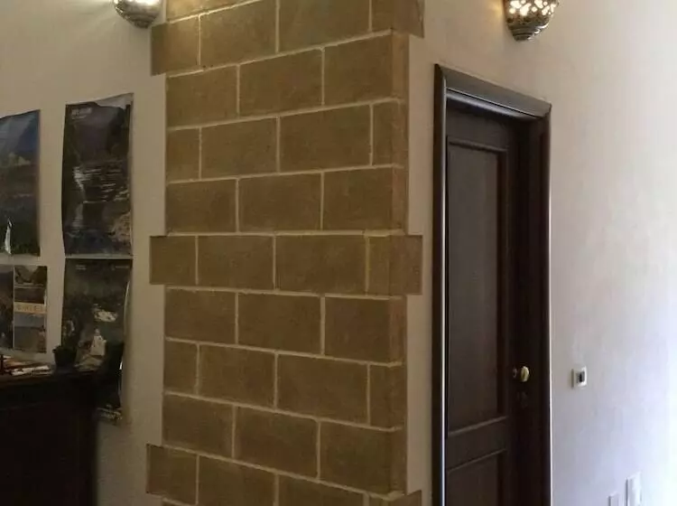 تختخواب و صبحانه Lunacalanti