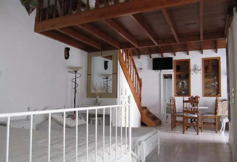 ホテル Castellino Studios