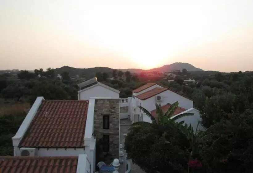 ホテル Castellino Studios