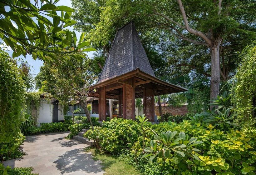 Отель Lembongan Beach Club & Resort