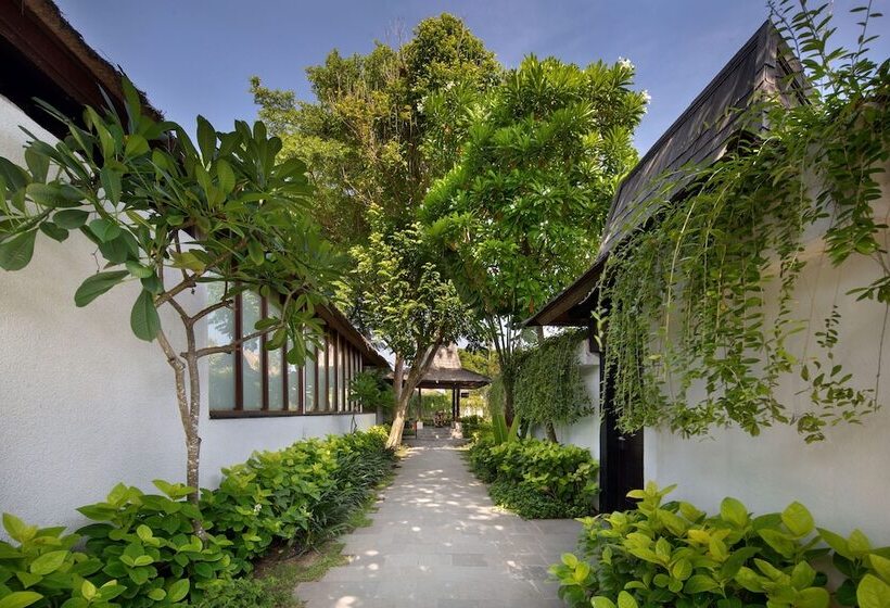 Отель Lembongan Beach Club & Resort